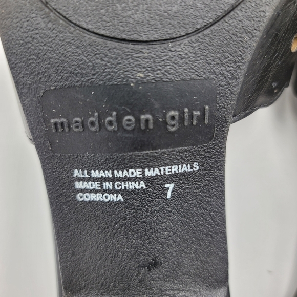 Madden Girl Black Corona Laser Cut Slides Size 7 Heels - Picture 10 of 11